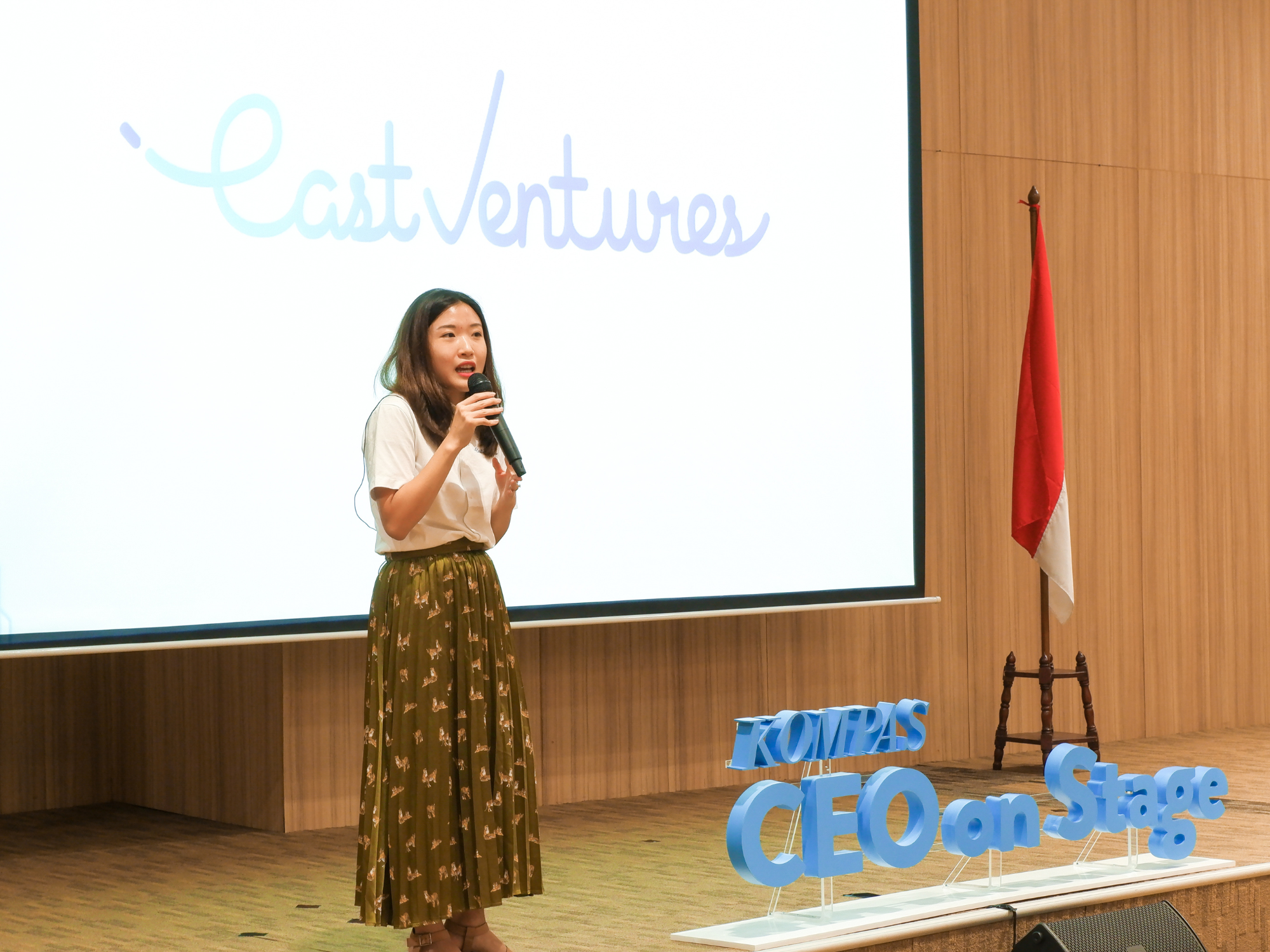Devina Halim at Kompas100 CEO on Stage