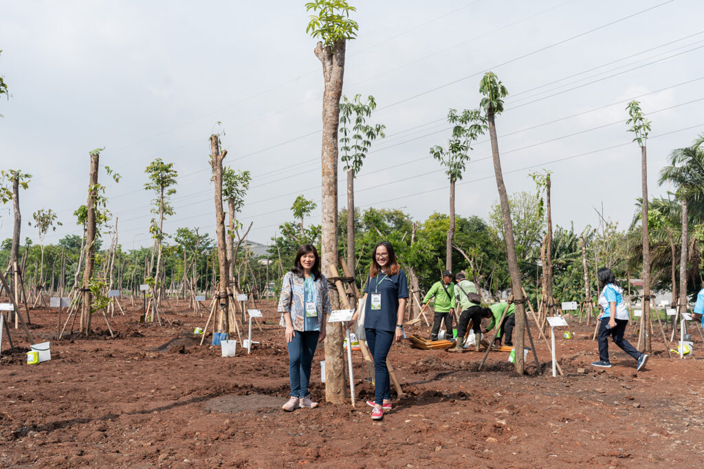 East Ventures donates 200 mahogany trees for the Jakarta greening program with the President of the Republic of Indonesia|East Ventures donates 200 mahogany trees for the Jakarta greening program with the President of the Republic of Indonesia_1|East Ventures donates 200 mahogany trees for the Jakarta greening program with the President of the Republic of Indonesia_2|East Ventures donates 200 mahogany trees for the Jakarta greening program with the President of the Republic of Indonesia_3|East Ventures donates 200 mahogany trees for the Jakarta greening program with the President of the Republic of Indonesia_4